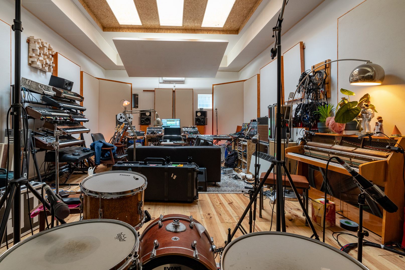Studio 8 live room met volledige setup bij Sound City Amsterdam